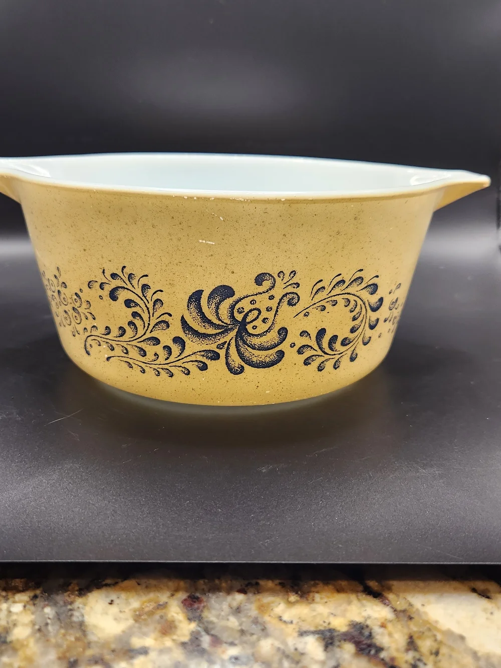 Vtg Pyrex 1.5 qt Homestead Speckled Tan and Blue Casserole Dish #474-B. HR
